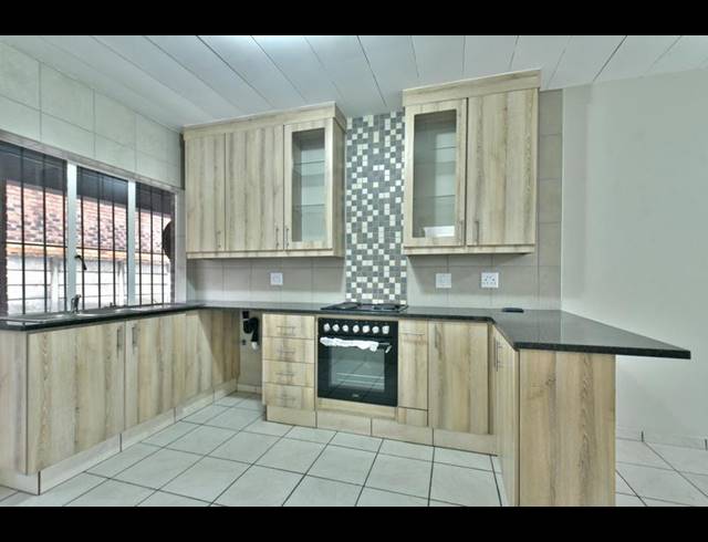 2 BEDROOM APARTMENT FOR SALE IN NEW REDRUTH